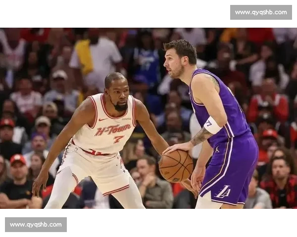 湖人对阵热火第四战第一节攻防博弈揭示比赛走向关键调整与节奏变化