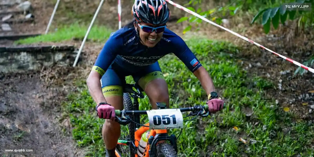 米兰挥动球拍 / 奔跑赛场，每一次拼搏都闪耀光芒！🎾🏃